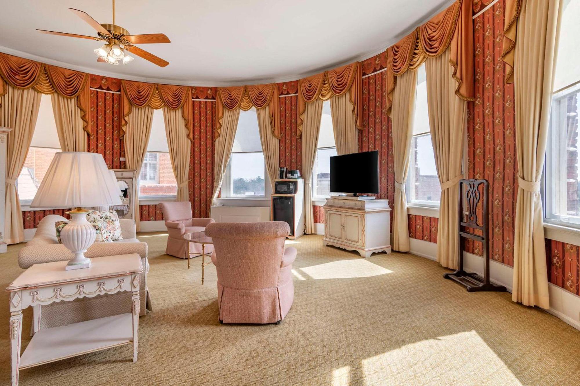 Windsor Hotel, Ascend Hotel Collection Americus Bagian luar foto